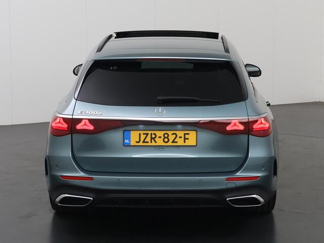 Mercedes-Benz E-estate 300 e AMG Line | Premium plus | Rij assistentie pakket plus | Nieuwprijs 100.549 euro | Superscreen | Night | Trekhaak | Winter pakket |
