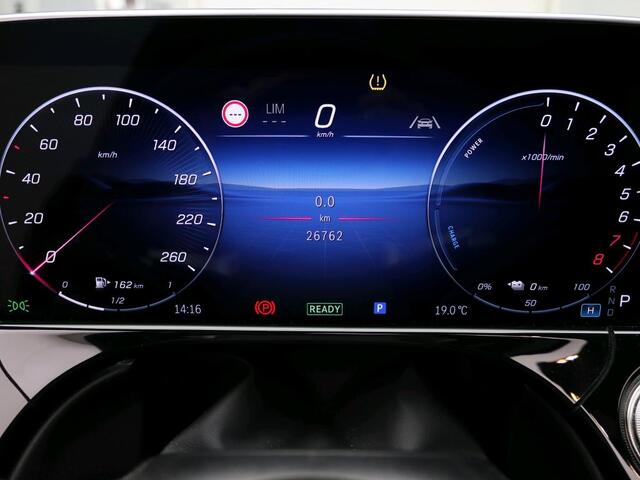 Mercedes-Benz E-estate 300 e Sport Edition Trekhaak | AMG Line | Night Pakket | Panorama Schuif-Kanteldak | Lederen Bekleding | Diital Licht | Alarm. Inclusief 24 maanden MB Certified garantie voor Europa.