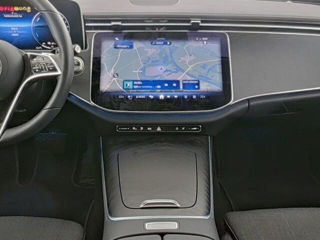 Mercedes-Benz E-estate 300 e Luxury Plug-In Hybride Trekhaak | Parkeerpakket met 360°-camera | Distronic | Zonneschermpakket | Ledkoplampen. Inclusief 24 maanden Mercedes-Benz Certified garantie voor Europa.