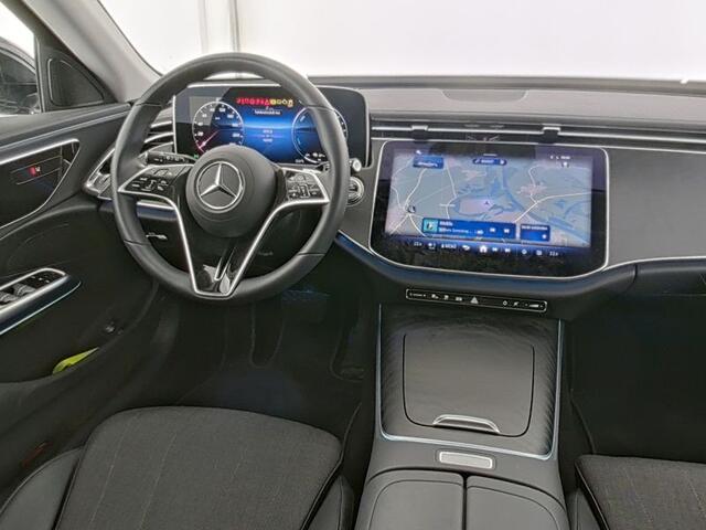 Mercedes-Benz E-estate 300 e Luxury Plug-In Hybride Trekhaak | Parkeerpakket met 360°-camera | Distronic | Zonneschermpakket | Ledkoplampen. Inclusief 24 maanden Mercedes-Benz Certified garantie voor Europa.