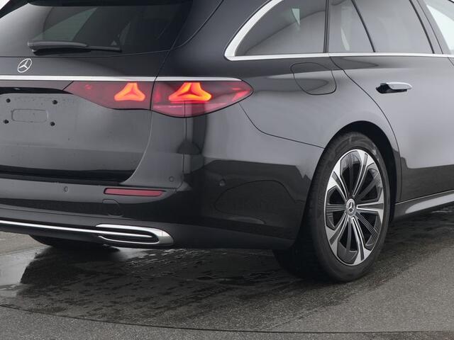 Mercedes-Benz E-estate 300 e Luxury Plug-In Hybride Trekhaak | Parkeerpakket met 360°-camera | Distronic | Zonneschermpakket | Ledkoplampen. Inclusief 24 maanden Mercedes-Benz Certified garantie voor Europa.