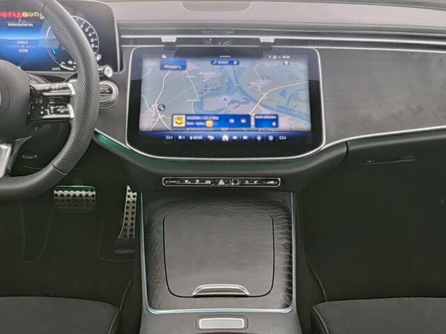 Mercedes-Benz E-estate 300 e AMG Plug-In Hybride Trekhaak AMG Line | Night Pakket | Ledkoplampen | Stoelverwarming voor | Distronic. Inclusief 24 maanden MB Certified garantie voor Europa.