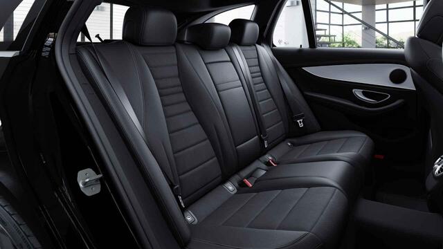 Mercedes-Benz E-estate 300 e AMG Line | Panoramadak | Widescreen | Lederen bekleding | Multibeam |