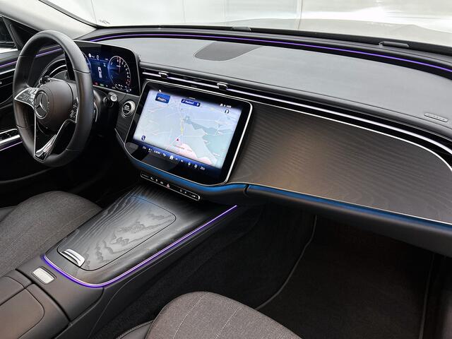 Mercedes-Benz E-estate 300 e Plug-In Hybride | Distronic | Winterpakket: Stoel en Stuurverwarming | Sfeerverlichting | Led koplampen | Achteruitrijcamera | Apple CarPlay | Inclusief 24 maanden MB Certified garantie voor Europa.
