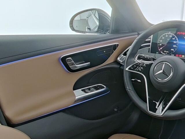 Mercedes-Benz E-estate 300 e Luxury Plug-In Hybride Trekhaak | Ledkoplampen | Distronic | Memory Voorstoelen | Zwarte Hemel | Stuur en Stoelverwarming. Inclusief 24 maanden Mercedes-Benz Certified garantie voor Europa.