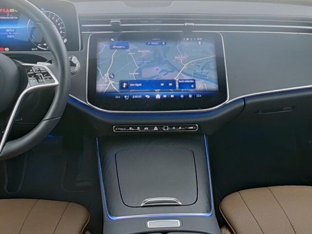 Mercedes-Benz E-estate 300 e Luxury Plug-In Hybride Trekhaak | Ledkoplampen | Distronic | Memory Voorstoelen | Zwarte Hemel | Stuur en Stoelverwarming. Inclusief 24 maanden Mercedes-Benz Certified garantie voor Europa.