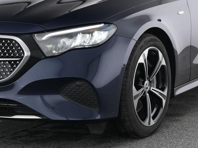 Mercedes-Benz E-estate 300 e Luxury Plug-In Hybride Trekhaak | Ledkoplampen | Distronic | Memory Voorstoelen | Zwarte Hemel | Stuur en Stoelverwarming. Inclusief 24 maanden Mercedes-Benz Certified garantie voor Europa.