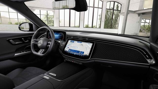 Mercedes-Benz E-estate 300 e AMG Line | Premium pakket | Rij assistentie | Panoramadak | 20 inch | Trekhaak | Night pakket | Winter pakket |