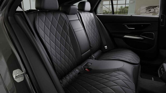 Mercedes-Benz E-estate 300 e Sport Edition | Hyperscreen | AMG | Night | Trekhaak | Panoramadak | Lederen bekleding |