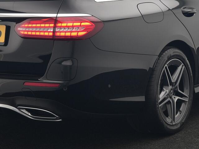 Mercedes-Benz E-estate 300 e AMG Line PHEV 320pk Dealer O.H. | Panodak | Adaptive Cruise | 360 Camera | Multi Beam LED | Lederen Sportstoelen Verwarmd | Sfeerverlichting | Apple Carplay | Navigatie | DAB | Plug In Hybrid |