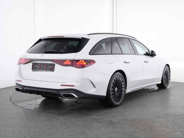 Mercedes-Benz E-estate 300 e AMG Line AMG Line | Night Pakket | Panorama Schuif-Kanteldak | MBUX Superscreen | 20 Inch AMG Velgen | Trekhaak \ Memory Pakket Voorstoelen. Inclusief 24 maanden Mercedes-Benz Certified garantie voor Europa.