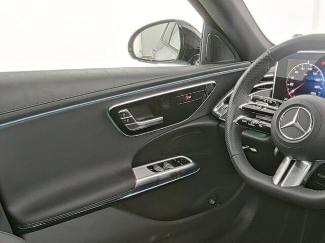 Mercedes-Benz E-estate 300 e AMG Plug-In Hybride Trekhaak AMG Line | Night Pakket | Ledkoplampen | Stoelverwarming voor | Distronic. Inclusief 24 maanden MB Certified garantie voor Europa.