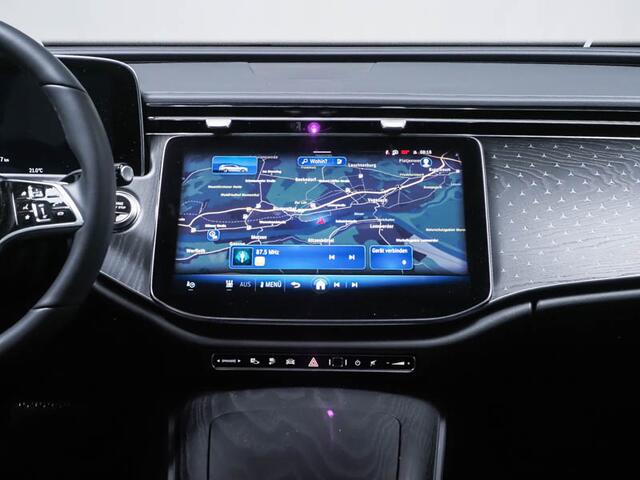 Mercedes-Benz E-estate 300 e Plug-In Hybride Ledkoplampen | Memory Voorstoelen | Distronic | Digital Licht | Apple CarPlay | Zwarte Hemel | Parkeerpakket met 360°-camera. Inclusief 24 maanden MB Certified garantie voor Europa.