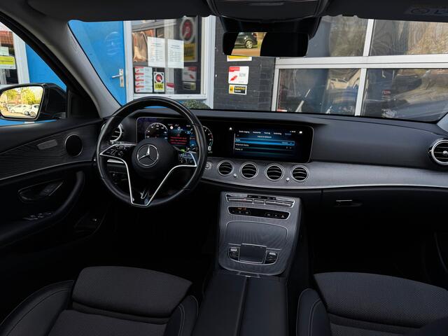Mercedes-Benz E-estate 300 de Avantgarde Gratis Afleverpakket! | Trekhaak Uitklapbaar | Panoramadak |