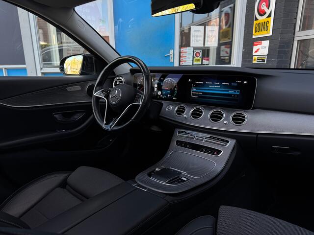 Mercedes-Benz E-estate 300 de Avantgarde Gratis Afleverpakket! | Trekhaak Uitklapbaar | Panoramadak |