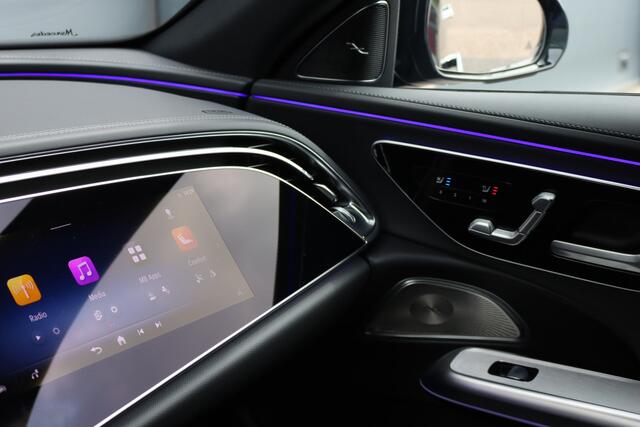 Mercedes-Benz E-estate 300 de 4MATIC AMG Line | Hyperscreen | Distronic+ | Zonweringpakket | Trekhaak | Stoelventilatie | HUD | 3D-Display | Burmester | Panoramadak |