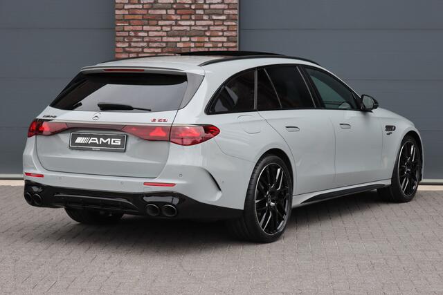 Mercedes-Benz E-estate AMG 53 4MATIC+ Premium+ | 585pk | Hyperscreen | Achterasbesturing | Distronic+ | Trekhaak | 3D-Display | Panoramadak | Digital Light | Burmester | HUD |