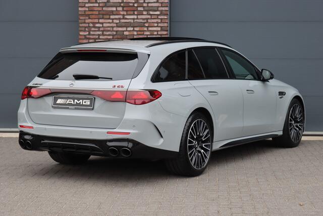 Mercedes-Benz E-estate AMG 53 4MATIC+ Premium+ | 585pk | Hyperscreen | Achterasbesturing | Distronic+ | Trekhaak | 3D-Display | Panoramadak | Digital Light | Burmester | HUD |