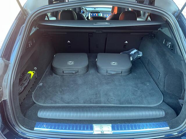 Mercedes-Benz E-estate 300 e AMG Line night pakket hyperscreen