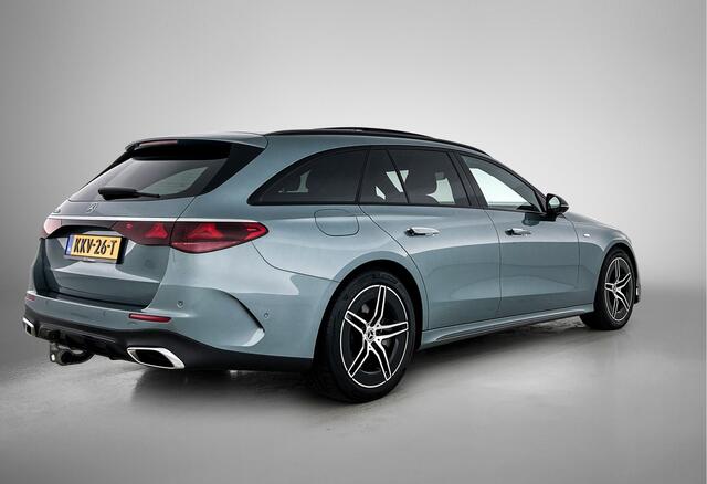Mercedes-Benz E-estate 300 e AMG Nightpakket Plug-In Hybride | Trekhaak | Panoramadak | Distronic | Memory | 360°-camera | CarPlay | Stuur en Stoelverwarming | Inclusief 24 maanden Mercedes-Benz Certified garantie voor Europa.