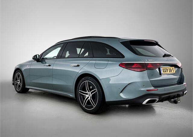 Mercedes-Benz E-estate 300 e AMG Nightpakket Plug-In Hybride | Trekhaak | Panoramadak | Distronic | Memory | 360°-camera | CarPlay | Stuur en Stoelverwarming | Inclusief 24 maanden Mercedes-Benz Certified garantie voor Europa.