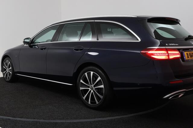 Mercedes-Benz E-estate 300 de Advantage (TREKHAAK, STOELVERWARMING, SFEERVERLICHTING, CRUISE ADAPTIEF, CAMERA)