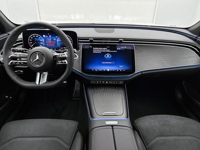 Mercedes-Benz E-estate 300 e Business Solution AMG | Winterpakket | Nightpakket | Comfortpakket Plus | Trekhaak | Panoramaschuifdak | 360° camera | 20-inch multispaak AMG velgen |