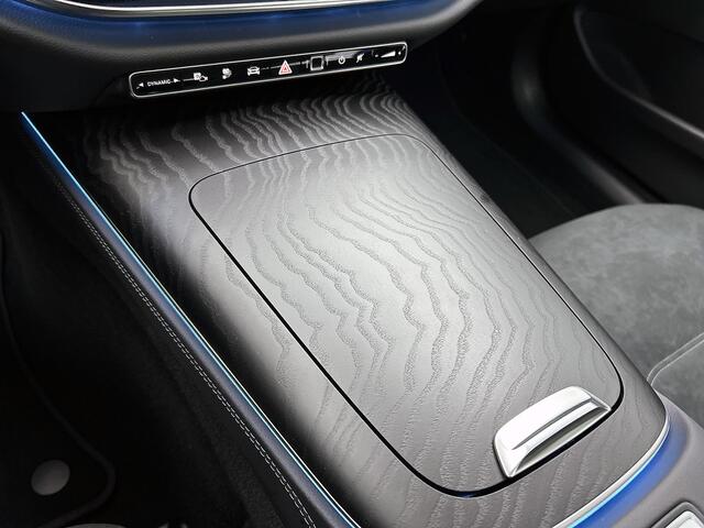 Mercedes-Benz E-estate 300 e Business Solution AMG | Winterpakket | Nightpakket | Comfortpakket Plus | Trekhaak | Panoramaschuifdak | 360° camera | 20-inch multispaak AMG velgen |