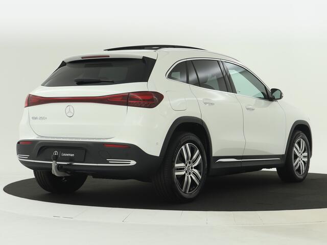 Mercedes-Benz EQA 250+ Business Line 71 kWh | Trekhaak | Parkeerpakket met achteruitrijcamera | EASY PACK achterklep | Extra USB-poorten | Sfeerverlichting | Dodehoekassistent | Verwarmde stoelen vooraan |