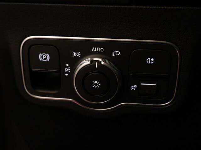 Mercedes-Benz EQA 250+ Business Line 71 kWh | Trekhaak | Parkeerpakket met achteruitrijcamera | EASY PACK achterklep | Extra USB-poorten | Sfeerverlichting | Dodehoekassistent | Verwarmde stoelen vooraan |