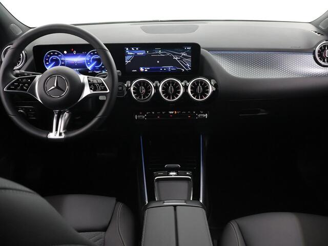 Mercedes-Benz EQA 250+ Business Line 71 kWh | Panoramadak | Virtual Cockpit | Sfeerverlichting | Dodehoekdetectie | Led High Performance |