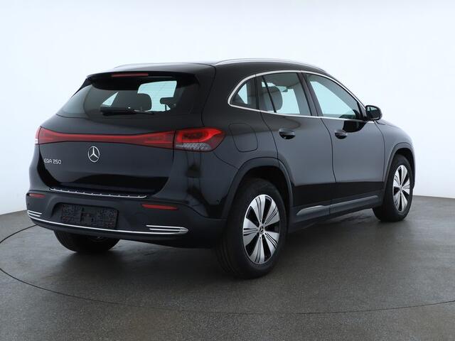 Mercedes-Benz EQA 250 Progressive 67 kWh | Stoelverwarming | Apple CarPlay | MBUX Augmented Reality für Navigation | Ledkoplampen. Inclusief 48 maanden MB Certified garantie voor Europa.