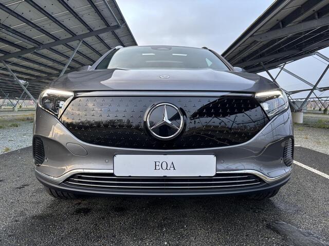 Mercedes-Benz EQA 250+ Business Line 71 kWh | Panoramadak | Trekhaak | Sfeerverlichting | Parkeercamera | Stoelverwarming |