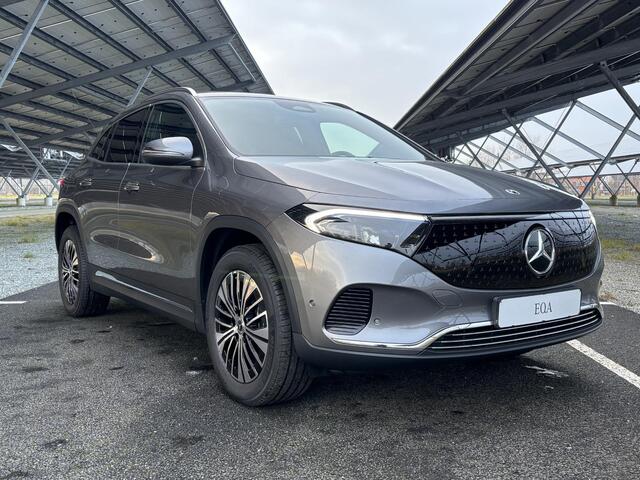 Mercedes-Benz EQA 250+ Business Line 71 kWh | Panoramadak | Trekhaak | Sfeerverlichting | Parkeercamera | Stoelverwarming |