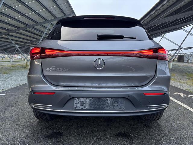 Mercedes-Benz EQA 250+ Business Line 71 kWh | Panoramadak | Trekhaak | Sfeerverlichting | Parkeercamera | Stoelverwarming |