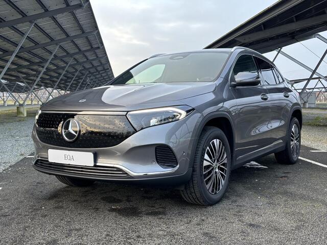 Mercedes-Benz EQA 250+ Business Line 71 kWh | Panoramadak | Trekhaak | Sfeerverlichting | Parkeercamera | Stoelverwarming |