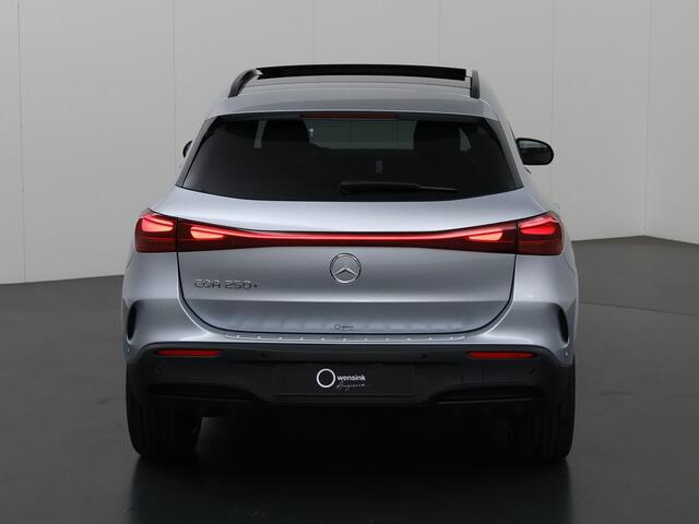 Mercedes-Benz EQA 250+ AMG NIGHT Premium Plus 71 kWh | Panoramadak | Rijassistentiepakket | Keyless Entry | Burmester | 360 camera | Head Up Display | Apple Carplay |