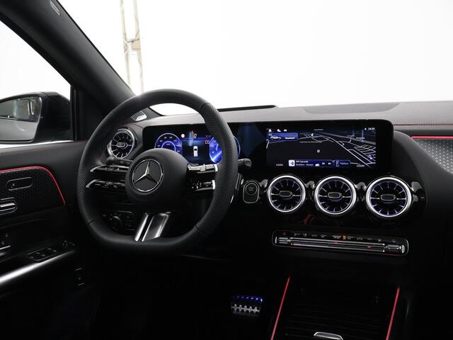 Mercedes-Benz EQA 250+ AMG Line 71 kWh | Premium pakket | Trekhaak | Panoramadak | HUD | Stoelverwarming | Burmester Sound | Nightpakket | Memory pakket |