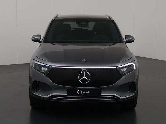 Mercedes-Benz EQA 250+ Luxury Line | Panoramadak | Sfeerverlichting | Trekhaak | Keyless Go | 19 Inch | Getint Glas | Carplay