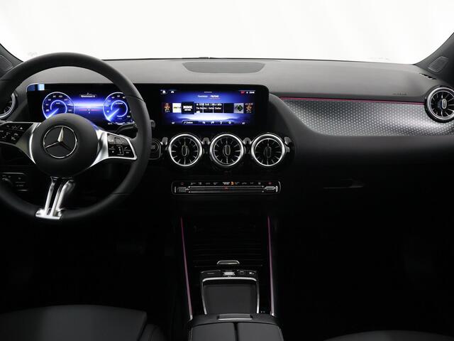 Mercedes-Benz EQA 250+ Luxury Line | Panoramadak | Sfeerverlichting | Trekhaak | Keyless Go | 19 Inch | Getint Glas | Carplay
