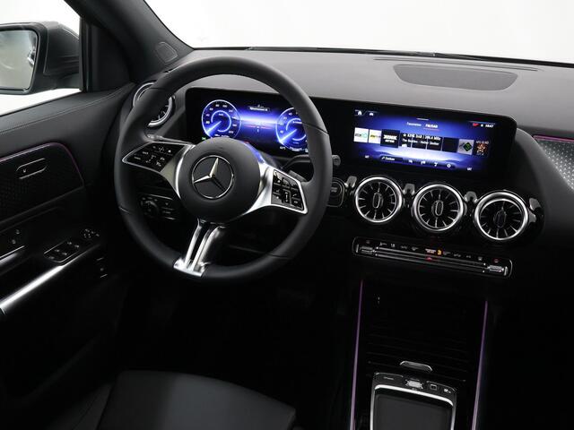 Mercedes-Benz EQA 250+ Luxury Line | Panoramadak | Sfeerverlichting | Trekhaak | Keyless Go | 19 Inch | Getint Glas | Carplay