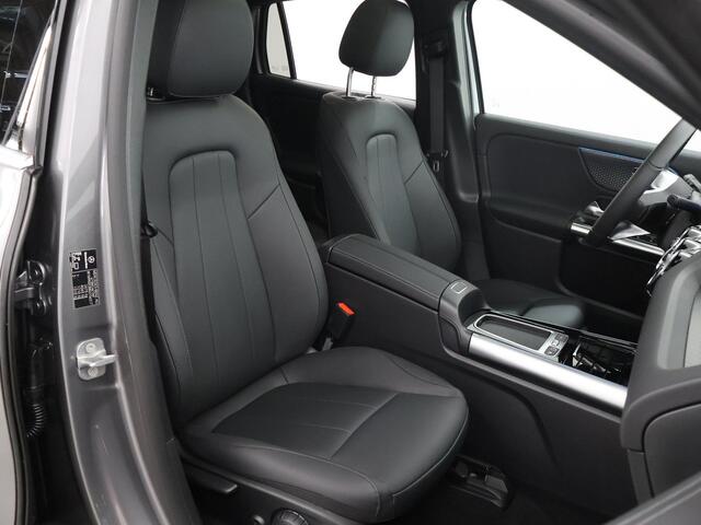 Mercedes-Benz EQA 250+ Luxury Line | Panoramadak | Sfeerverlichting | Trekhaak | Keyless Go | 19 Inch | Getint Glas | Carplay