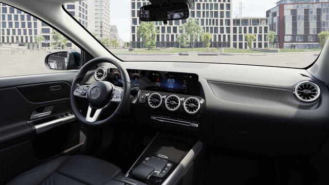 Mercedes-Benz EQA 250 Luxury Line 67 kWh | Apple carplay | Stuurverwarming | Stoelverwarming |