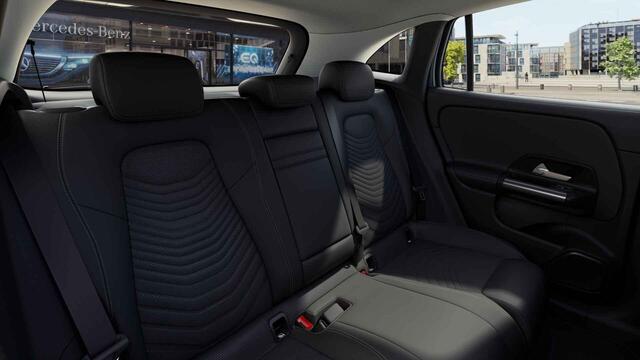 Mercedes-Benz EQA 250 Luxury Line 67 kWh | Apple carplay | Stuurverwarming | Stoelverwarming |