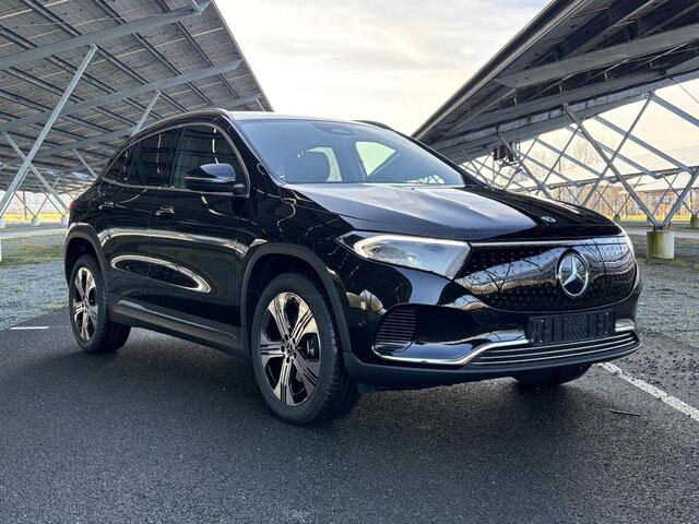 Mercedes-Benz EQA 250+ Luxury Line 71 kWh | Panoramadak | Sfeerverlichting | Trekhaak | Parkeercamera | Stoelverwarming |