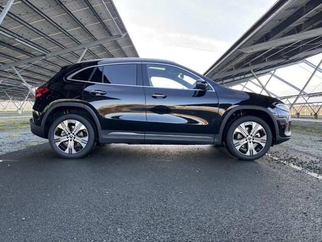 Mercedes-Benz EQA 250+ Luxury Line 71 kWh | Panoramadak | Sfeerverlichting | Trekhaak | Parkeercamera | Stoelverwarming |