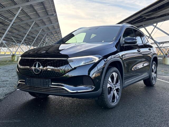 Mercedes-Benz EQA 250+ Luxury Line 71 kWh | Panoramadak | Sfeerverlichting | Trekhaak | Parkeercamera | Stoelverwarming |