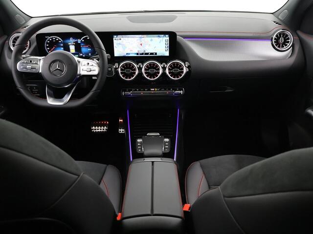 Mercedes-Benz EQA 250 AMG Line 67 kWh | Panoramadak | Keyless Entry | Sfeerverlichting | Achteruitrijcamera |