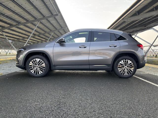 Mercedes-Benz EQA 250+ Business Line 71 kWh | Panoramadak | Sfeerverlichting | Stoelverwarming | Parkeercamera |