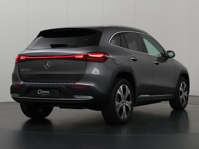 Mercedes-Benz EQA 250+ Luxury Line Trekhaak | Donker getint glas | Panorama dak | Sfeerverlichting